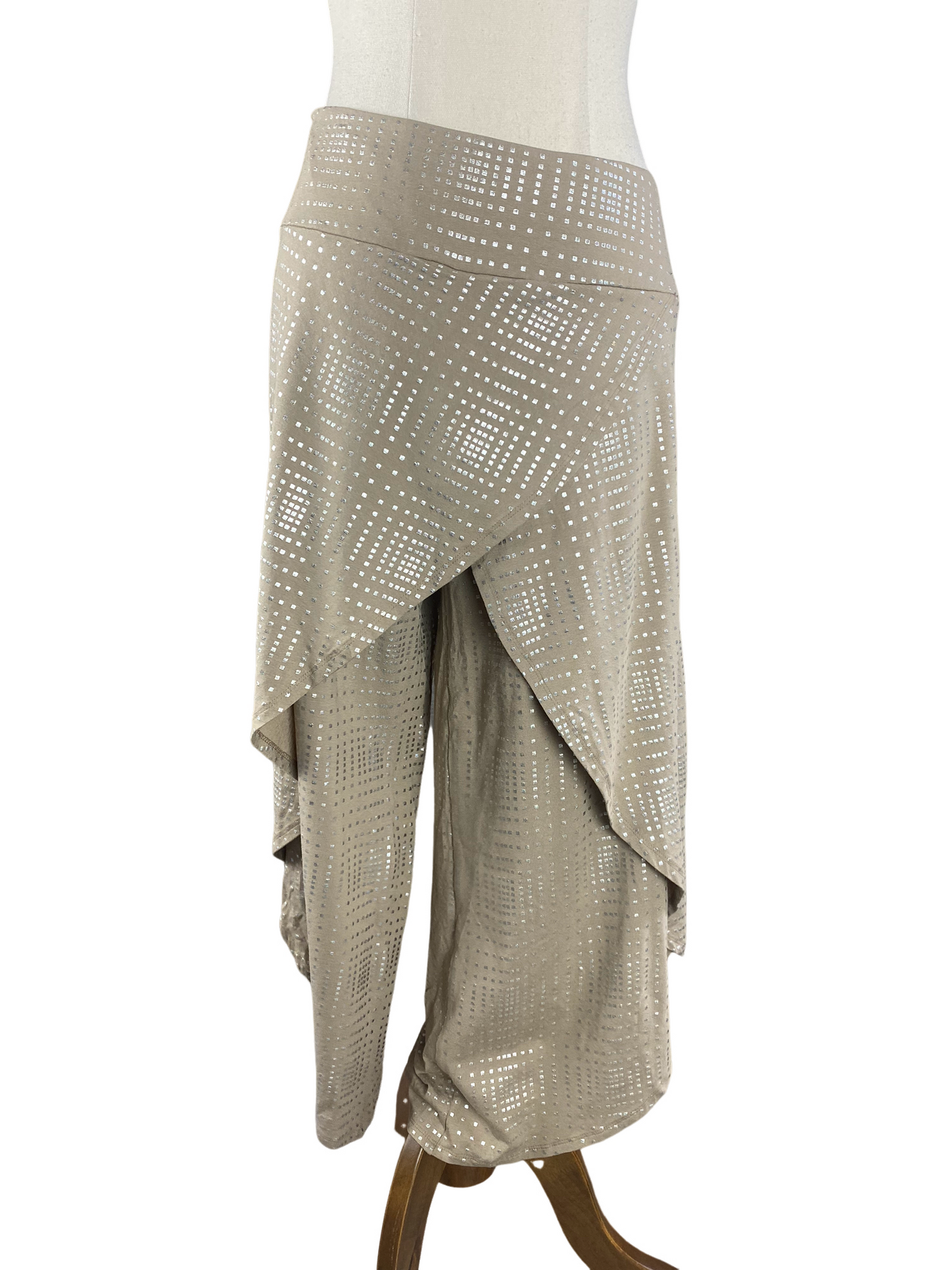 Worship pull-on 3/4 pants | size 14