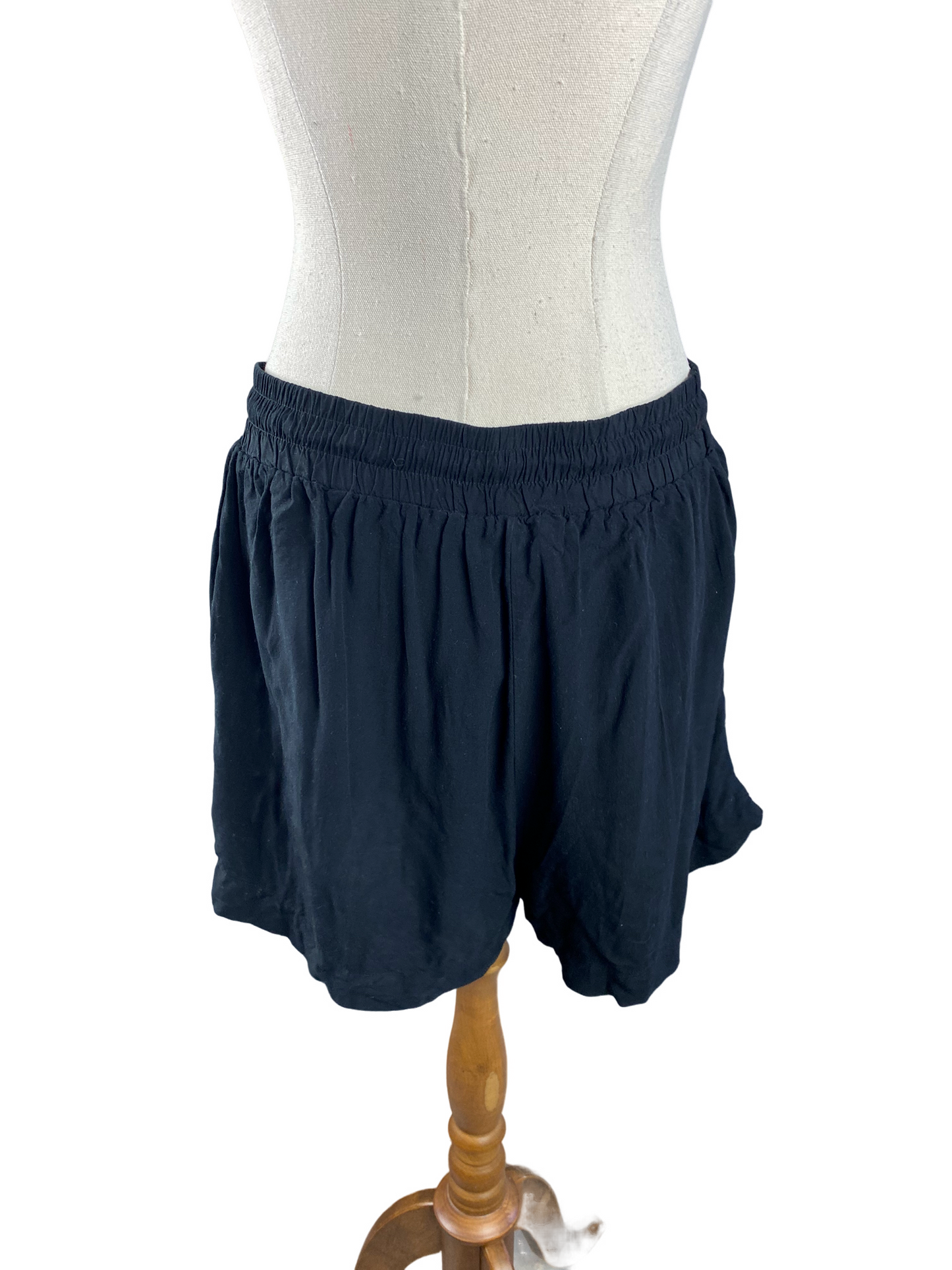 Decjuba black shorts | size 12