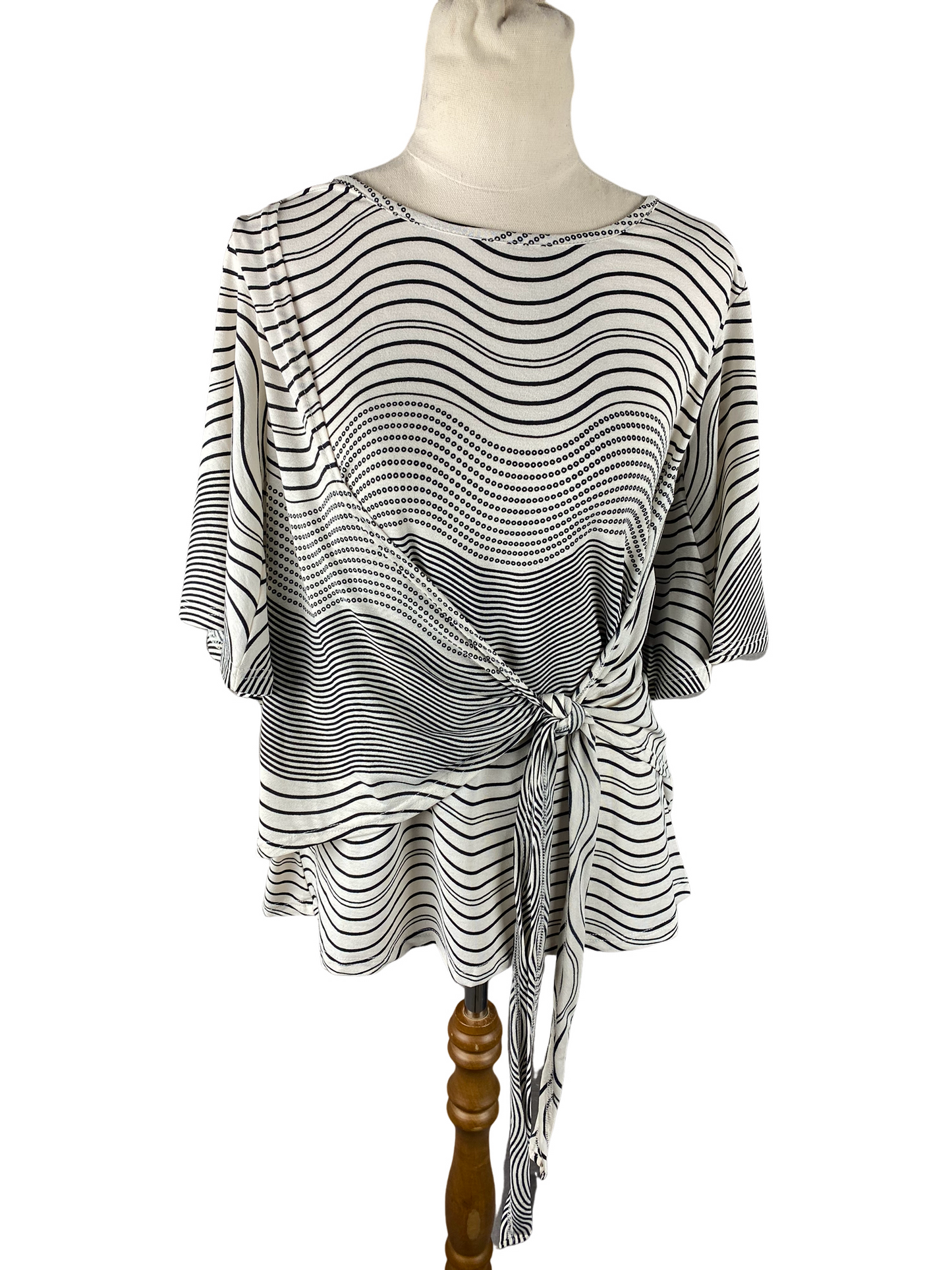 Amaya white and black pattern top | size 10