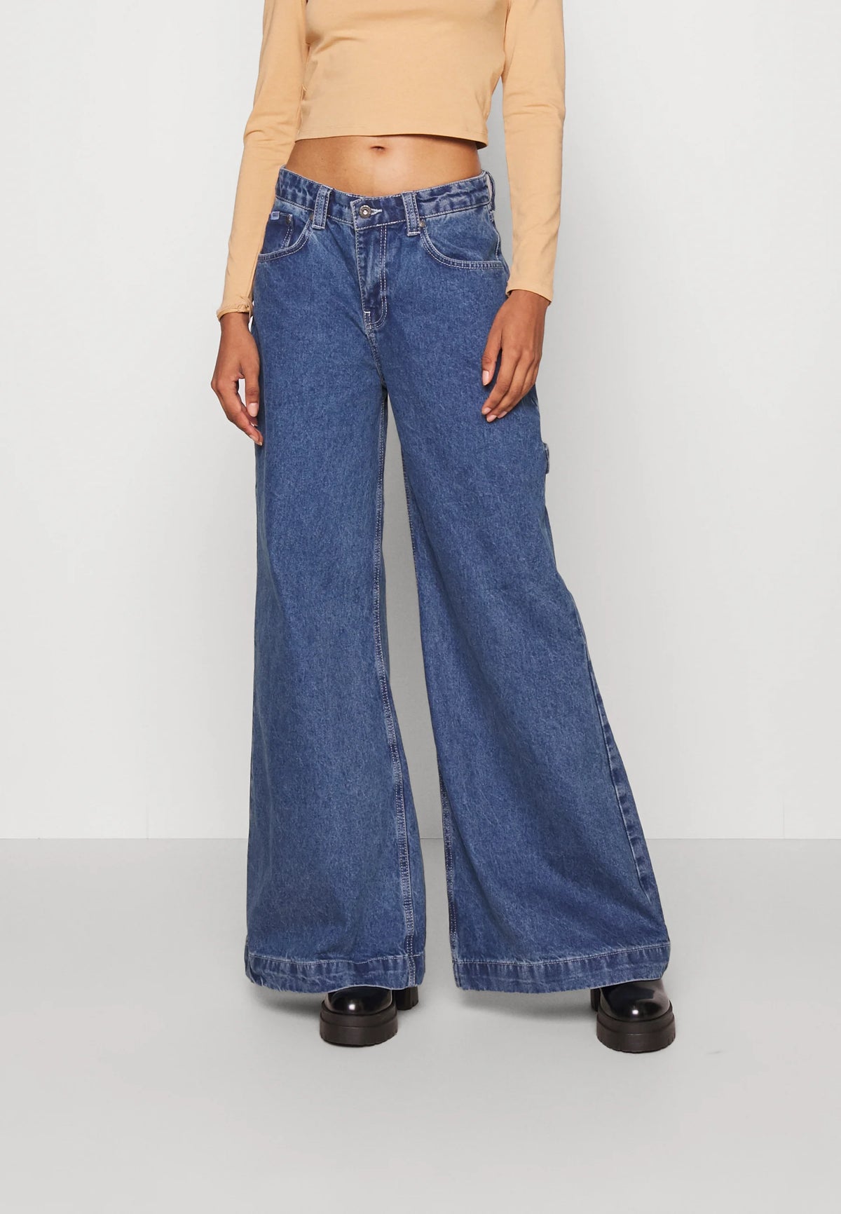 BNWT Ragged Jeans wide leg sweeper jean in mid-blue | size 24 RRP $200