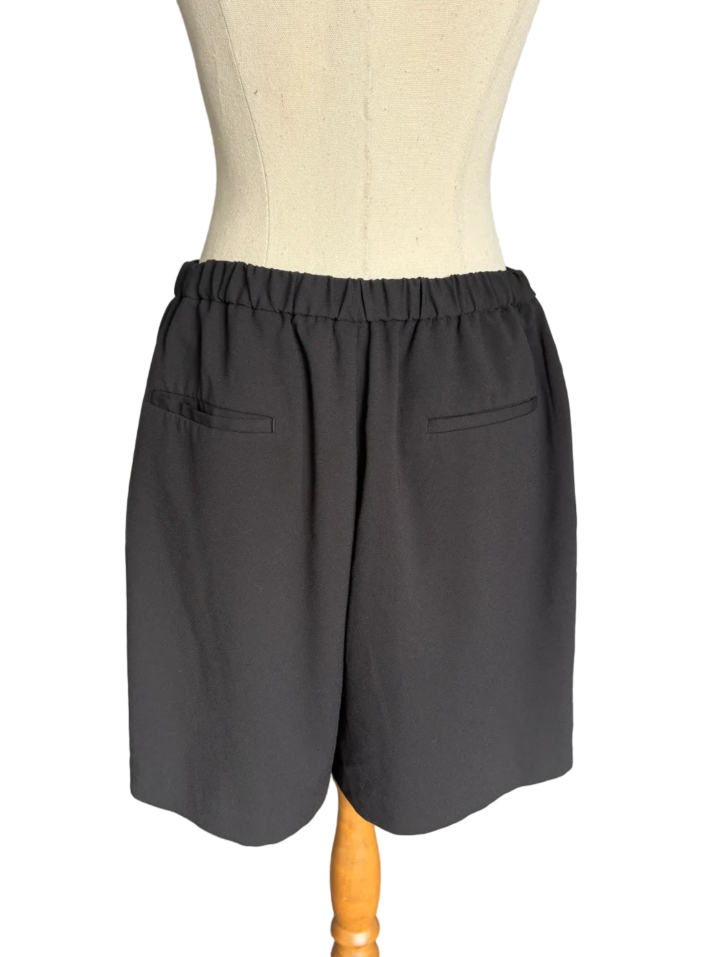 Uniqlo pleated shorts | size 12