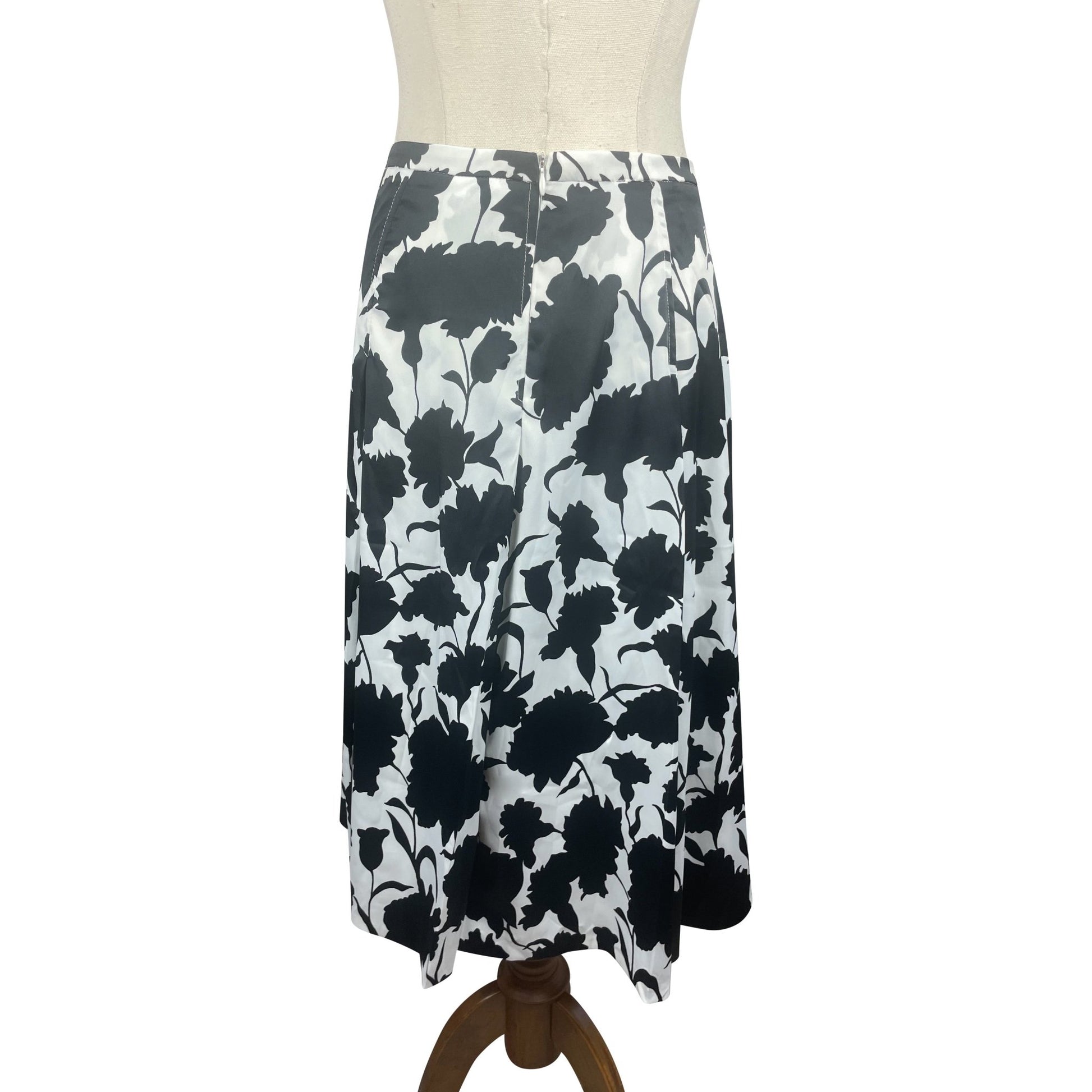 Ashley Fogel white and black flower print skirt | size 6