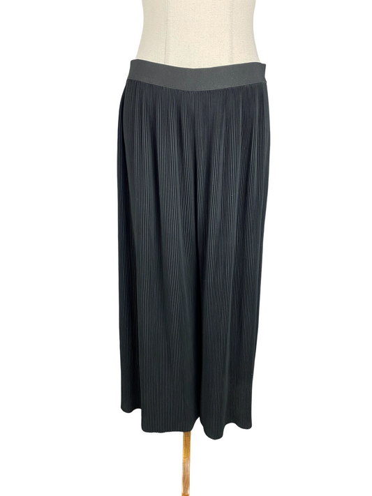 Decjuba black 3/4 pleated culottes | size 12