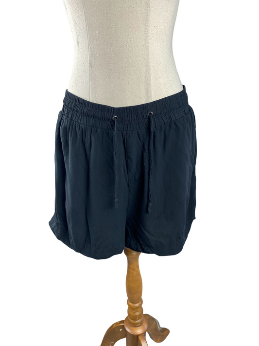 Decjuba black shorts | size 12