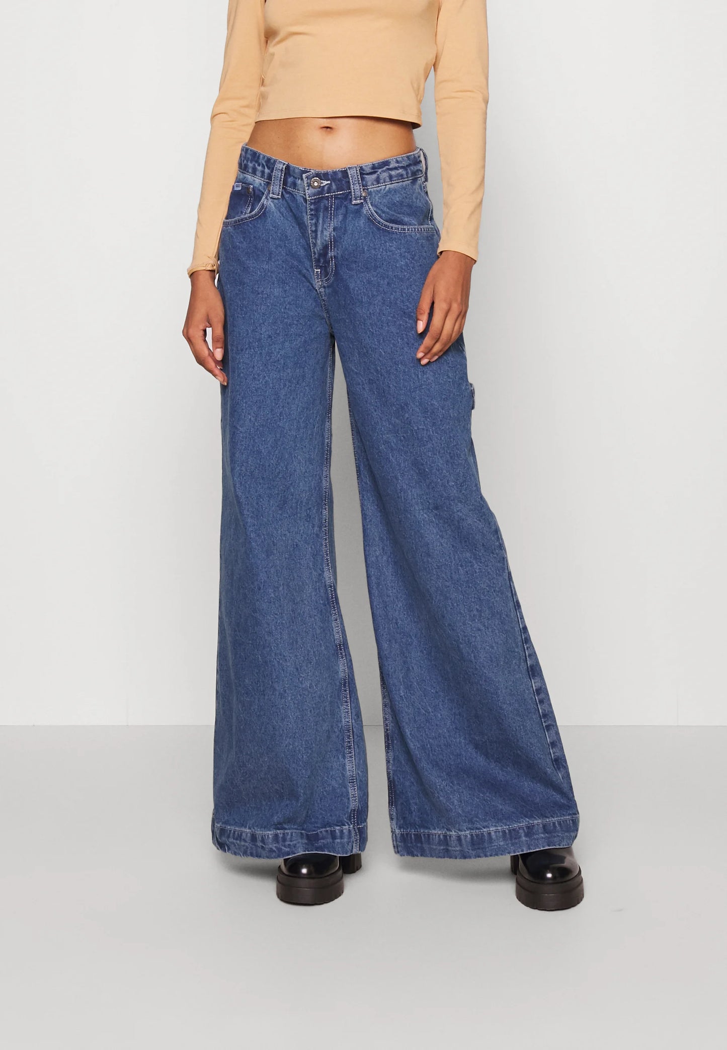 BNWT Ragged Jeans wide leg sweeper jean in mid-blue | size 24 RRP $200