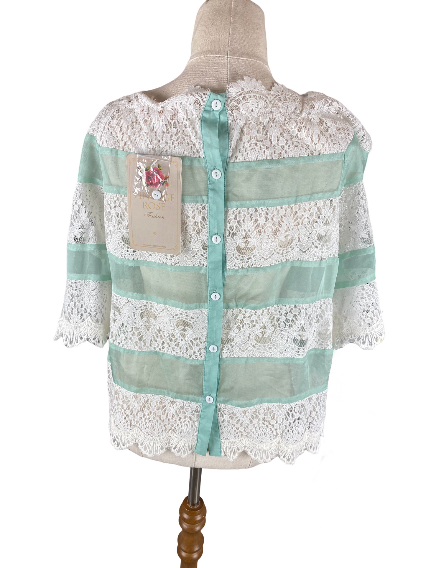 BNWT Vintage Rose pale green + white lace top | size 14