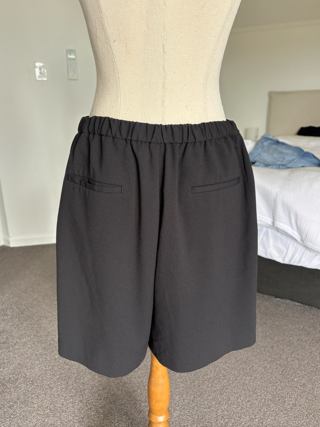 Uniqlo pleated shorts | size 12